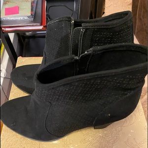 Woman’s Boots Worn Once!!